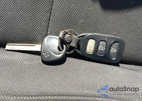 2014 Hyundai Veloster Base W/Black from USA, damaged, VIN KMHTC6AD6EU182632